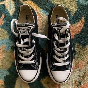 BLACK LOW TOP CONVERSE PLATFORM SNEAKER